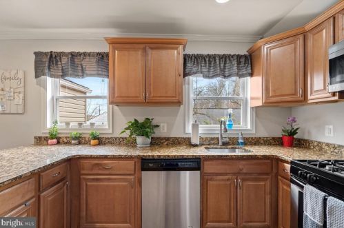 13008 Evanston St, Rockville MD 20853-3027 exterior