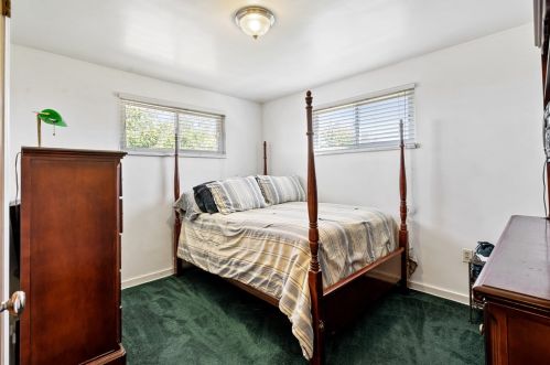 579 Montclair St, Pittsburgh PA 15217-2808 exterior