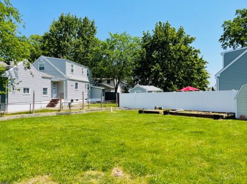 47 Cornell Dr, Clark NJ 07066-3206 exterior