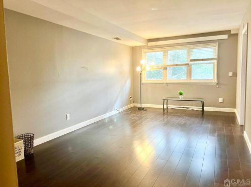 21 College Dr, Edison NJ  08817-5900 exterior