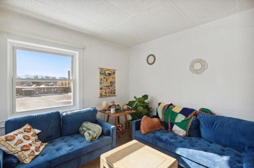 937 Leonard St, Grand Rapids MI 49534-0011 exterior