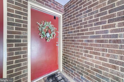 112 Roberts Ln, Alexandria VA 22314-5345 exterior