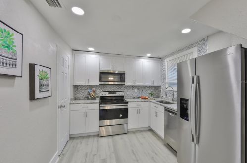 1021 Columbus Dr, Tampa FL 33605-3334 exterior