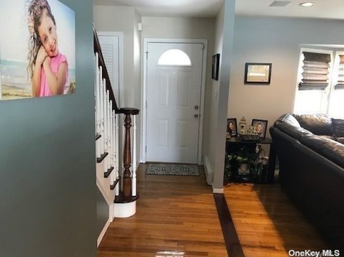 165 Emerson Ave, Babylon, NY 11703-4703