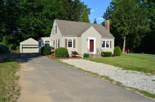 87 Circle Dr, Windsor Locks, CT 06096-1315