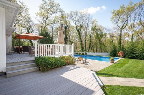 31 Craig Dr, Huntington Station NY 11746-4704 exterior