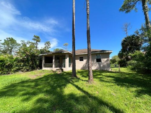 1970 20 Ave, Naples FL 34120-2318 exterior