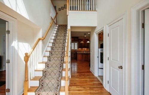 94 Pearl St, Bridgewater NJ  08807-8106 exterior