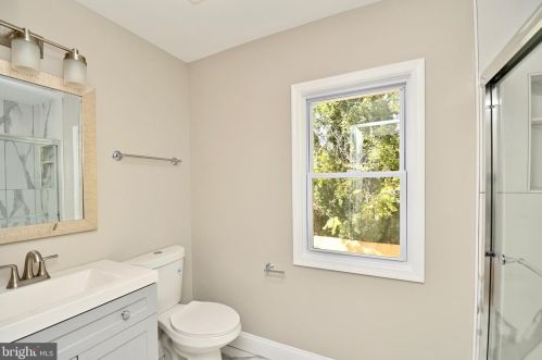 148 Moncure Dr, Alexandria VA 22314-4946 exterior