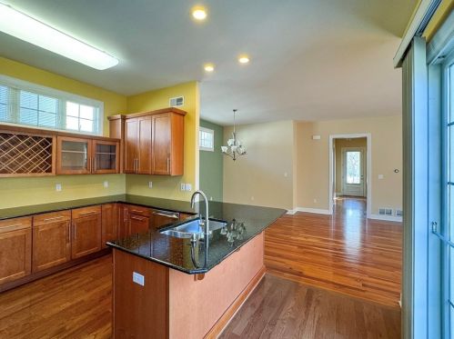 1531 Biltmore Ln, Pittsburgh PA 15217-4501 exterior