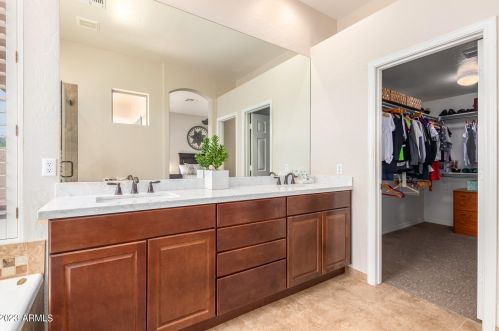 5255 Estevan Rd, Phoenix AZ 85054-7116 exterior