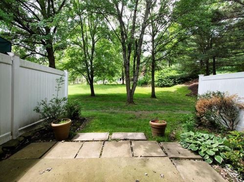 651 Newport Dr, Pittsburgh PA  15235-3226 exterior