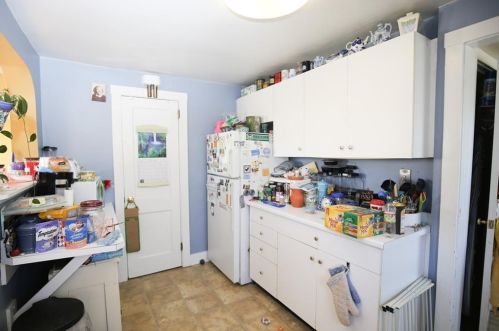 76 Kay Blvd, Middletown RI 02840-2318 exterior