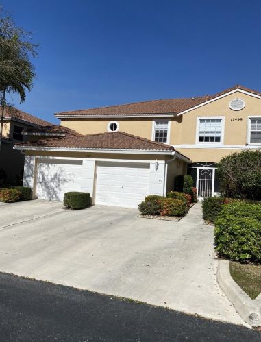 12498 Crystal Pointe Dr, Boynton Beach FL 33437-5672 exterior