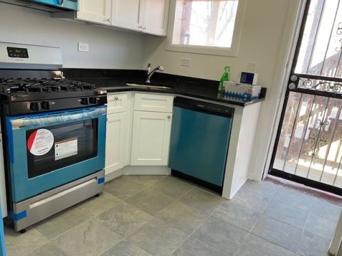 656 Monticello Ave, Chicago IL 60618-5320 exterior