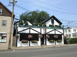 95 Elm St, Newton, MA 02465-2009