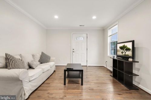 514 Longwood Dr, Rockville, MD 20850-1412