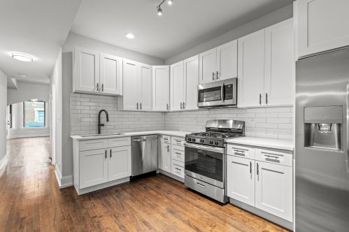 3142 Diversey Ave, Chicago IL 60647-1558 exterior