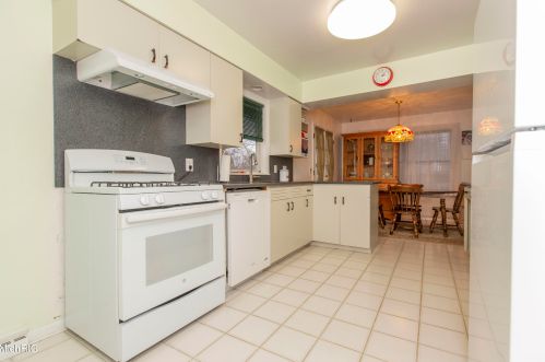 5231 Old Colony Rd, Kalamazoo MI 49008-3216 exterior