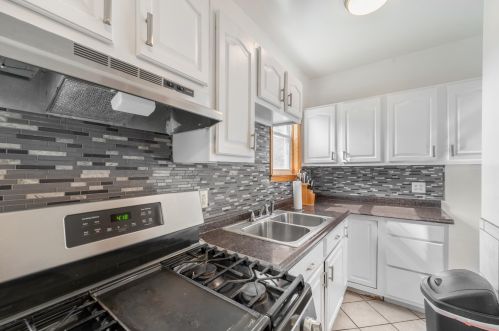 2751 10th St, Milwaukee, WI 53215-3916