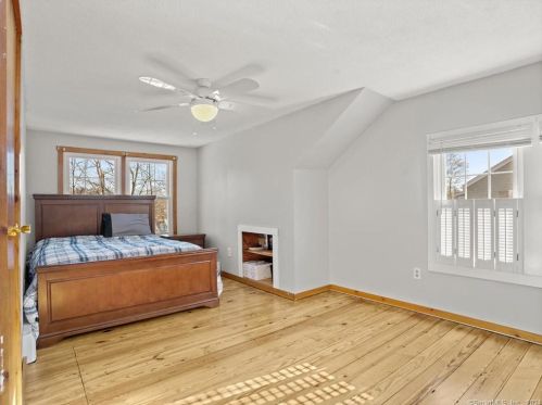 44 New Place St, Wallingford CT  06492-2237 exterior