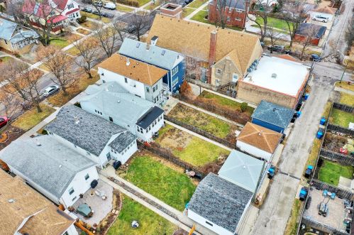 2311 Lunt Ave, Chicago IL  60645-4712 exterior