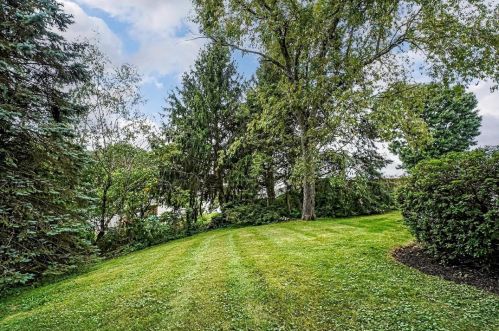 604 Meade Dr, Moon Twp PA 15108-9668 exterior