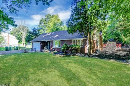 59 Marlin Ave, Edison NJ  08820-3240 exterior