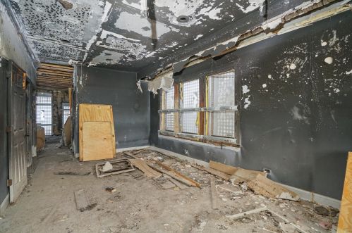 7413 King Dr, Chicago IL 60653-4145 exterior