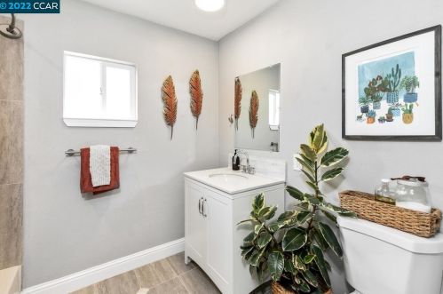 2521 Maple Ave, Concord CA 94520-1822 exterior