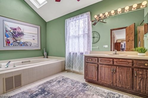 14 Muirfield Ln, Bridgewater NJ 08807-1268 exterior