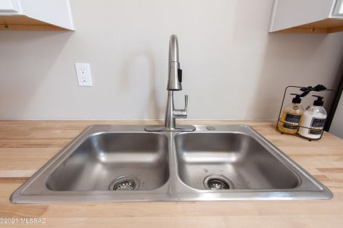 2202 Poquita Vis, Tucson AZ  85713-5128 exterior