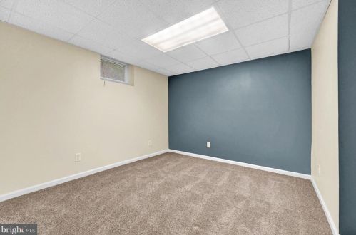 1 Hickory Ln, Littlestown PA 17340-9173 exterior