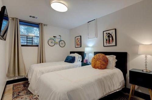 1898 Lisbon Dr, Atlanta GA  30310-4916 exterior