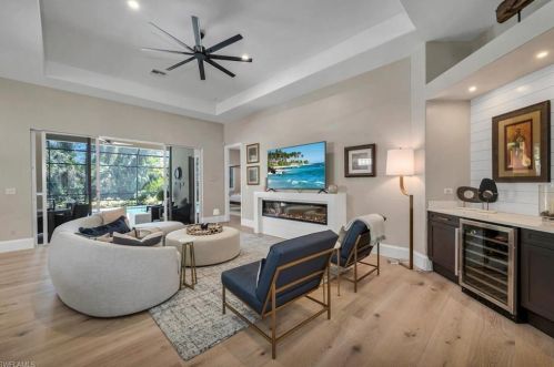 5592 Hammock Isles Dr, Naples, FL 34119-4691