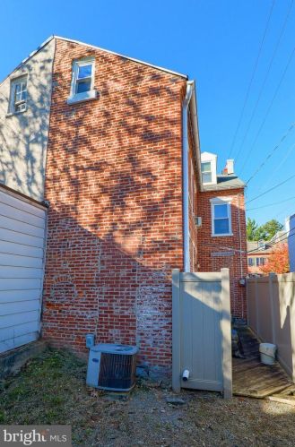 25 Plum St, Lancaster PA 17602-2724 exterior