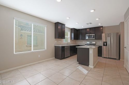 8029 Albeniz Pl, Phoenix AZ  85043 exterior