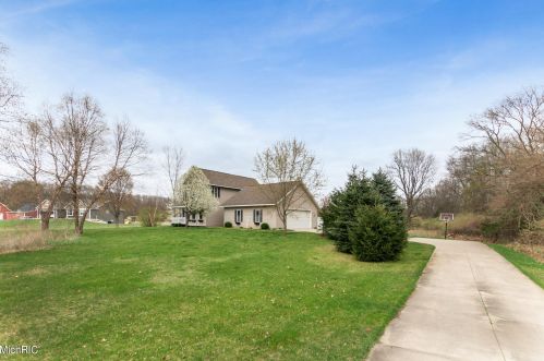 1758 Starr View Ln, Middlevle MI 49333-8061 exterior