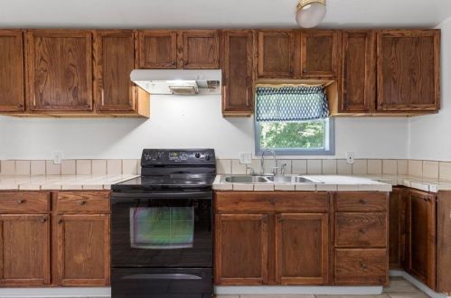 3270 Joe Parker Rd, Gainesville GA 30507-7993 exterior