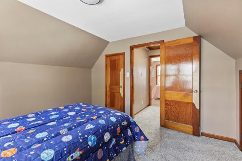 3057 35, Milwaukee WI 53215-4126 exterior