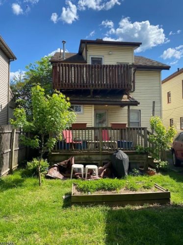 225 Main St, Bound Brk NJ  08805-1837 exterior