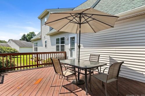 12 Canterbury Ln, Windsor CT 06095-2064 exterior