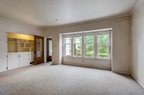 1233 46th St, Milwaukee, WI 53214-3624