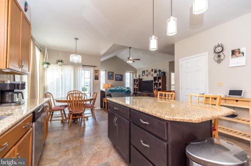 1315 Creekside Ln, Quakertown PA 18951-2842 exterior