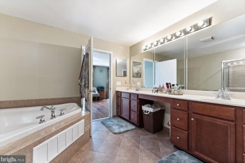 43 Caleb Ln, Princeton NJ 08540-6136 exterior