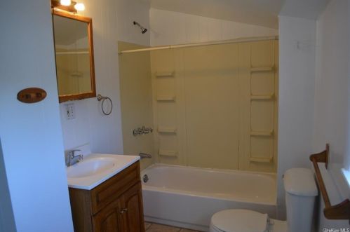 13 Conkling Ave, Middletown NY 10940-6341 exterior