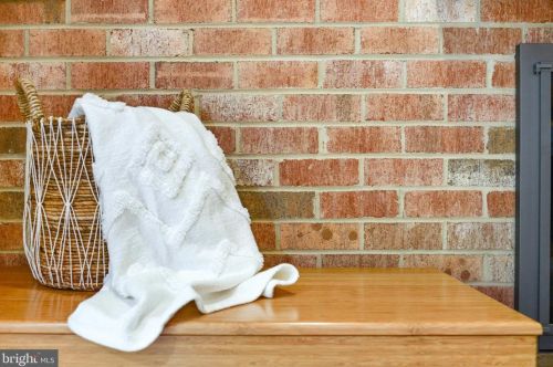 16 Arlive Ct, Rockville MD 20854-2978 exterior