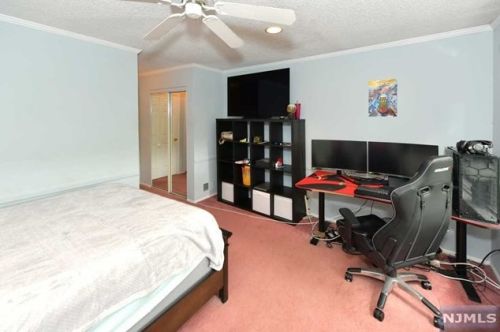 1037 Cambridge Ct, Mahwah NJ 07430-3249 exterior