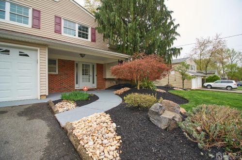 20 Annette Dr, Edison, NJ 08820-1010