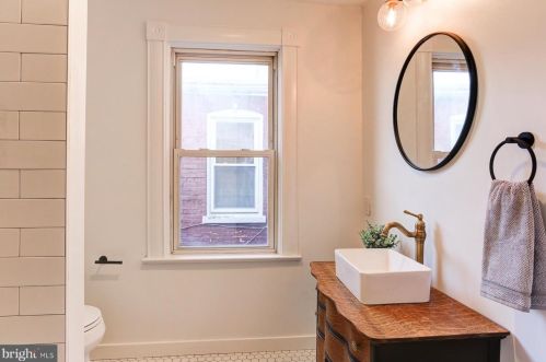 925 Orange St, Lancaster PA  17602-3213 exterior